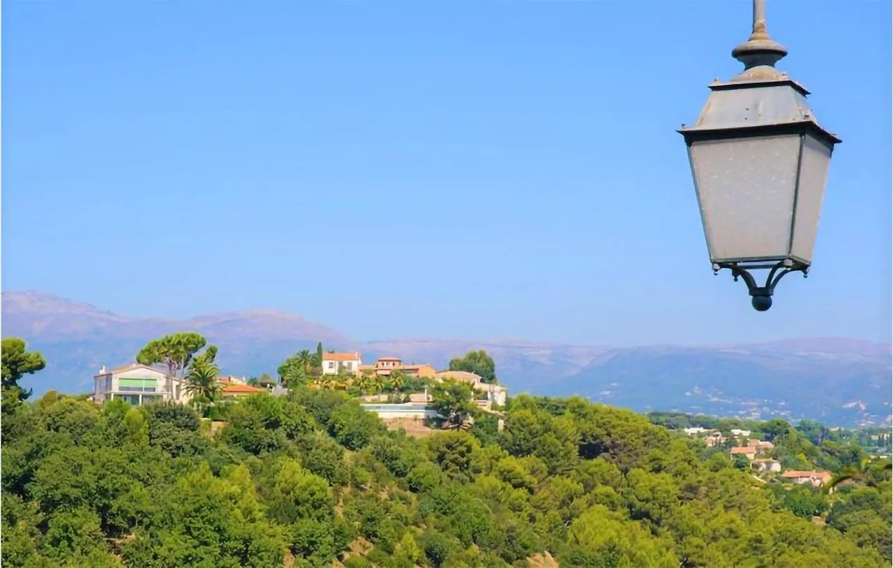 Stunning Apartment In Cagnes-Sur-Mer With Kitchen